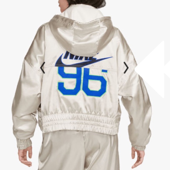 Nike Circa 96 Shiny Silver Hooded Jacket-size medium-New - Picture 2 of 6
